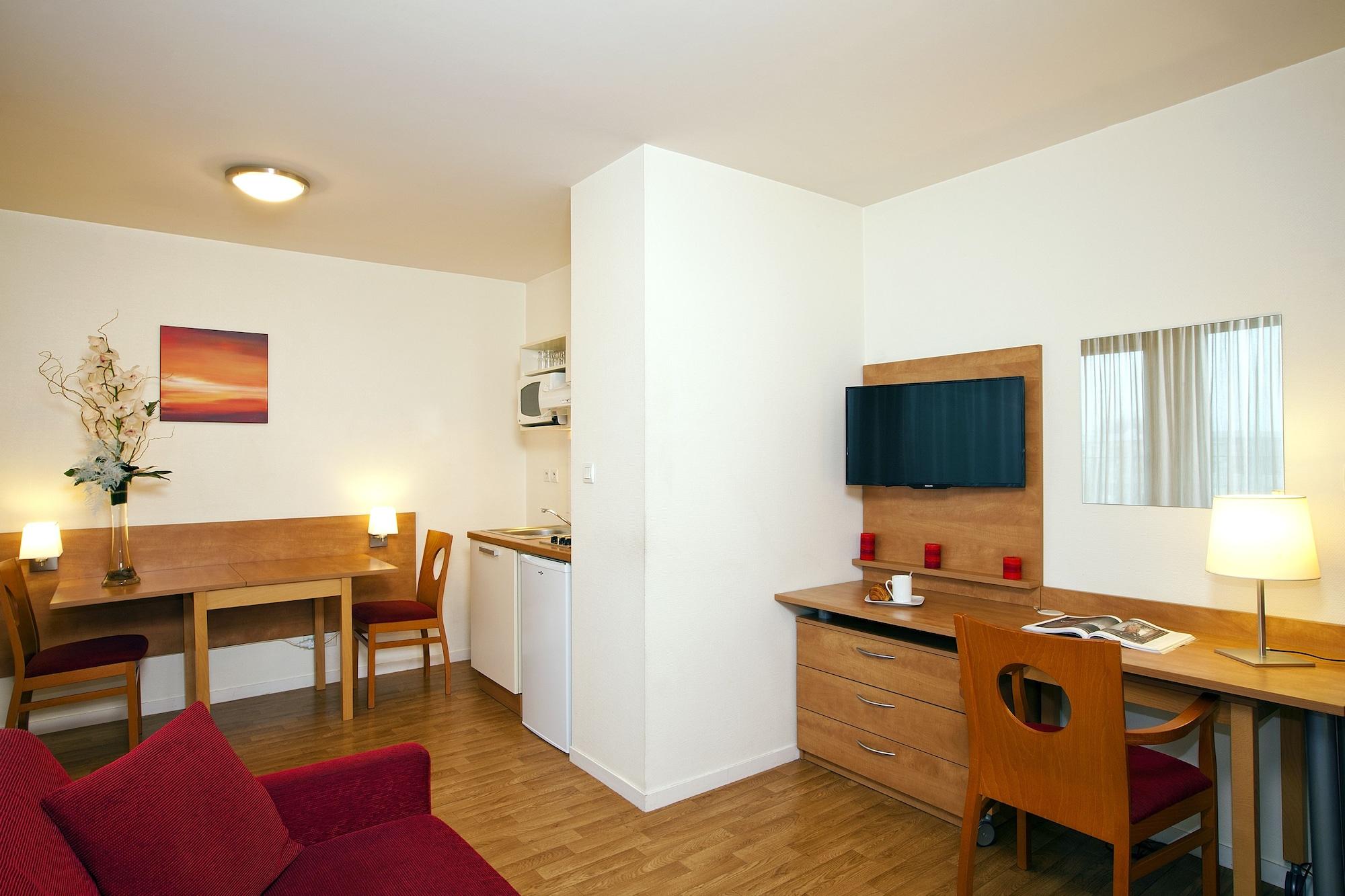 Sejours & Affaires Rennes Villa Camilla Екстериор снимка