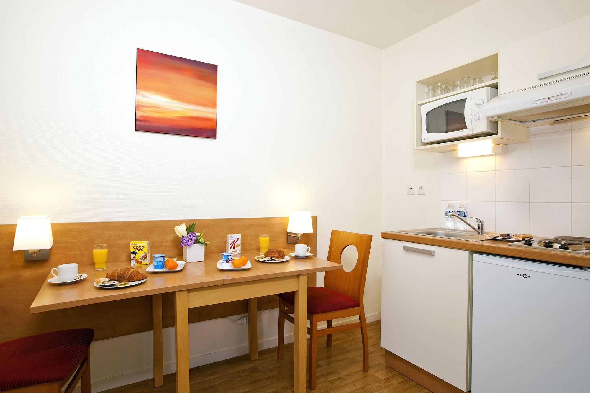 Sejours & Affaires Rennes Villa Camilla Екстериор снимка