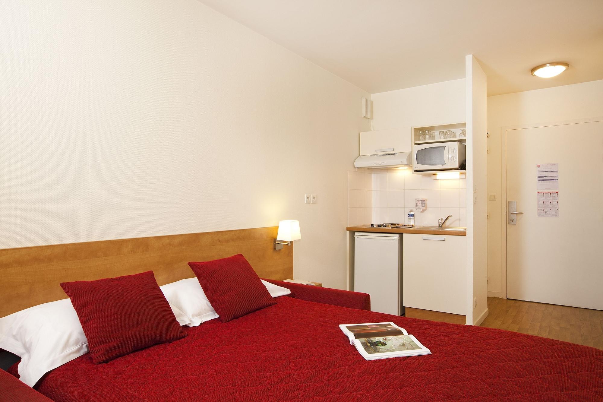 Sejours & Affaires Rennes Villa Camilla Екстериор снимка